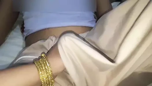 Desi Aunty ka Husband Aunty ko like nhi karta tha  ka k Aunty moti ho gi thi as waja sa indian desi Aunty bhote sed thi