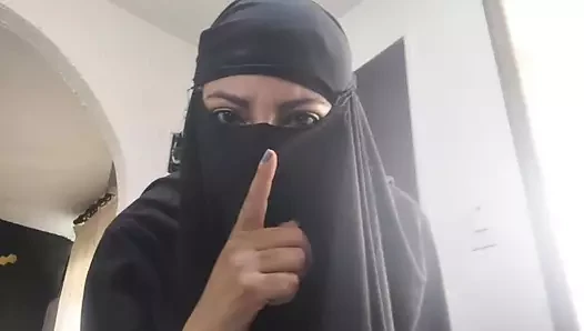 Arab MILF Masturbates Squirting Pussy To Rough Orgasm On Webcam While Wearing Niqab Porn Hijab XXX