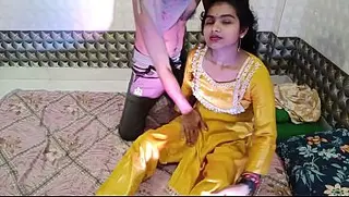 Ampleounce280 porn video – Indian Wife Hot Sex in Yellow Dress & Maroon Top - Real Couple