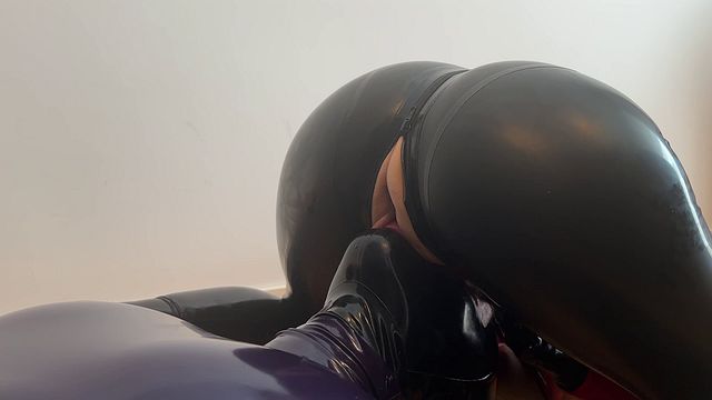 Touchedfetish - Latex / Rubber Pussy Licking - Fetish Couple Face Sitting