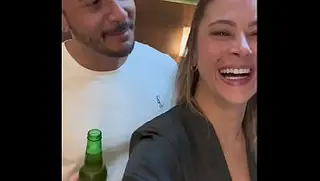 Thursday Does porn video – "Come see, cuckold, look what this dick does to your little wife" - This Brazilian married woman is a delight, she fucked a big black guy and even humiliated her cuckold husband.