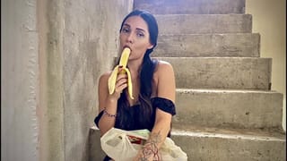 MY NEIGHBOR LIKES BANANA SO MUCH THAT NOW SHE WANTS MINE - PORNO EN ESPAÑOL