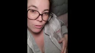 Chica Touches herself until she Cums