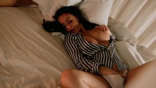How i Flex in the Bed with you looking at me
