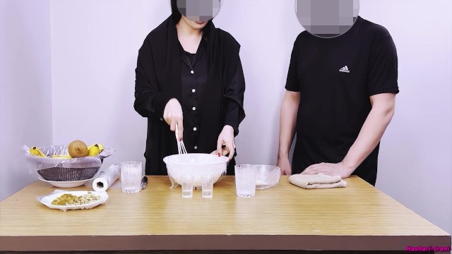 مادرناتنی کیک می پخت.من از کونم خیلی دوست دارم.جذابترین کون دادن ایرانی.قسمت اول . Step Mom Anal
