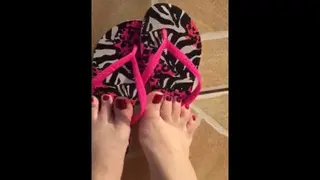 @tici_feet | Dangling Havaianas Flip Flop (upside Down) Tici_feet IG Tici Feet