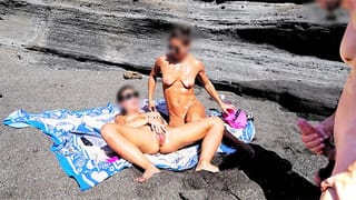 BEACH PRANK FOR TWO FIT GIRLS: my Friend Fede goes to the Beach with a Friend of hers and Arranges a Spicy Encounter with my Cock.