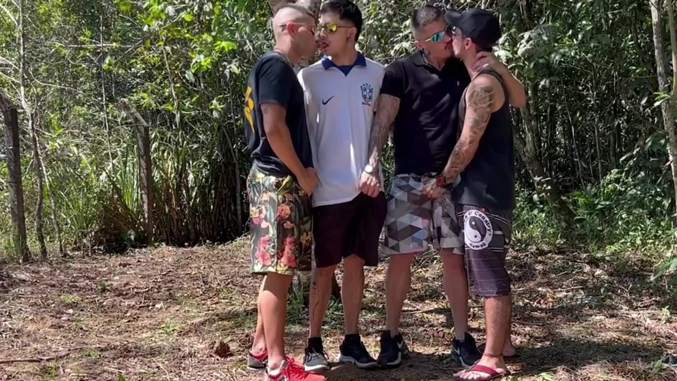 Parte I porn video – SURUBA NO MATO COM OS AMIGOS DA FACULDADE.