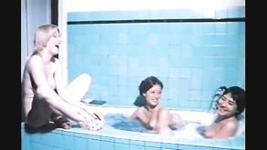 Trois lyceennes a Paris. Another Great classic from 70s