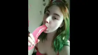 Emerald vs Pink Dildo ;)