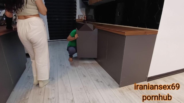 سکس ایرانی با تعمیرکار کابینت مکالمه فارسی