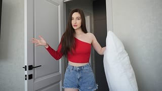 I Share a Bed with my little Stepsister - Anny Walker