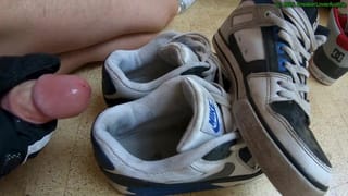 2 Cumshots in Nike Airmax 90 - Pornhub Gay