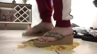 @tici_feet Tici Feet Crushing Cake and Cream Cracker! (preview)