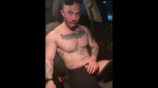 √Post-Workout Parking Lot Relief: couldn't Wait to get Home - Pornhub Gay