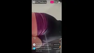 Fxnny showing us her ass in gym shorts (insta live)