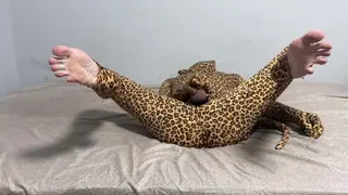 Pervert Cheetah Masturbating and CUMMING on my Wrinkled Soles - Pornhub Gay