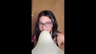 Marianna Destroys her Balloon with her High Heels (full Video on C4S / MV / OF / Membersite)