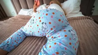 Stepdaughter Seduces Stepdad by Watching Porn with Door Open - Step Daughter Begs for Creampie