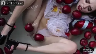 Catjira Snow White bobbing for anal