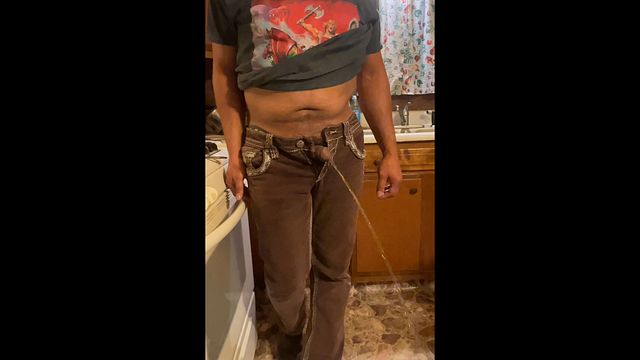 Desperately Pissing on Kitchen Floor next to Stove while Cooking Supper- could not Hold my Piss any Longer