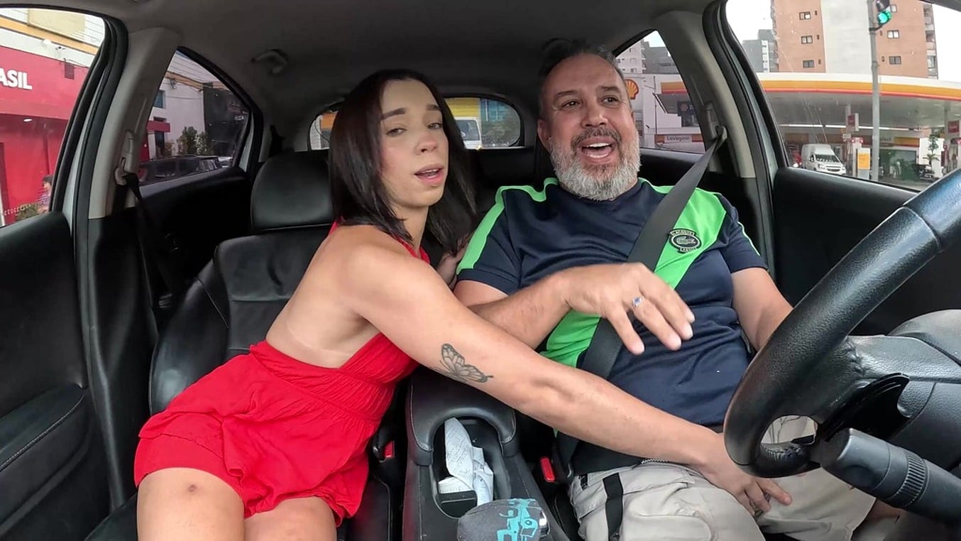 Julia Vass porn video – Julia Vass entra na carona e leva ferro no rabo