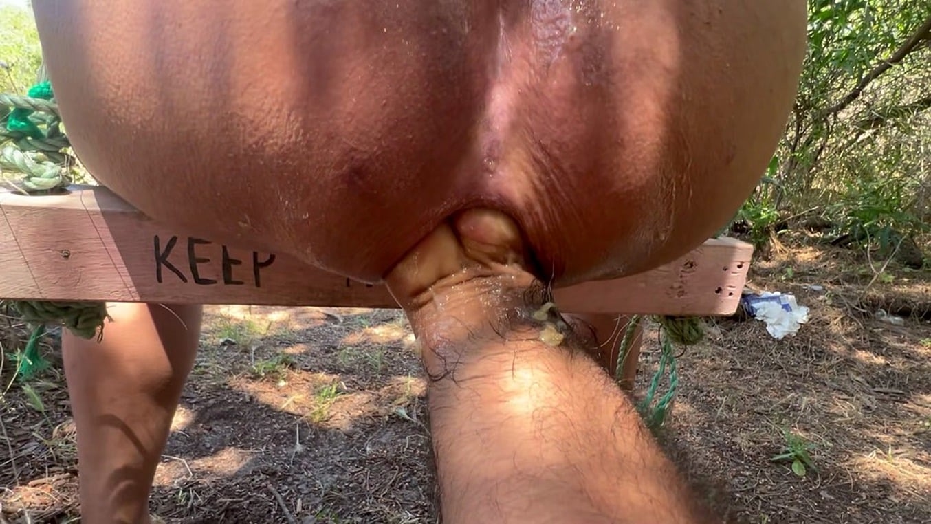 FISTING ANAL EM PUBLICO