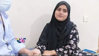 Bedroom porn video – indian step brother of the flat next door fucked his step sister on the pretext of the lock sex video.