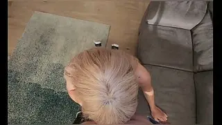 Lizzy Laynez porn video – I gave a blowjob in the elevator to a fan I met on the street.