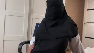 Moroccan Stepmom gives JOI زوجة الأب المغربية تعطي جوي