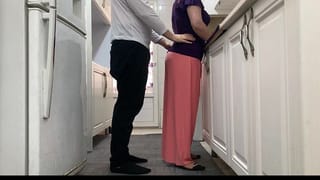 توی آشپزخونه ظرف میشست گفتم تنهاییم ماساژت بدم هورنی شدیم. مکالمه فارسی طولانی
