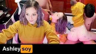 TWICH STREAMER FORGETS TO TURN OFF LIVE AND IS SEEN FUCKING