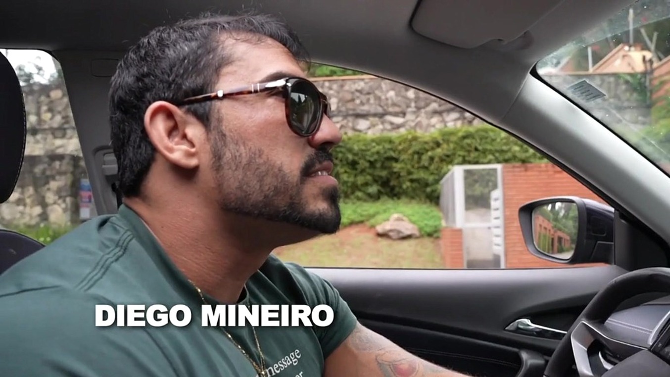 TRABALHANDO DE MOTORISTA E O PASSAGEIRO DEU EM CIMA. PAGOU A CORRIDA COM O CUZAO.