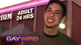 GAYWIRE - Tony Douglas Gets Surprised Pleasure from Richie Sabatini at the Glory Hole Booth - Pornhub Gay