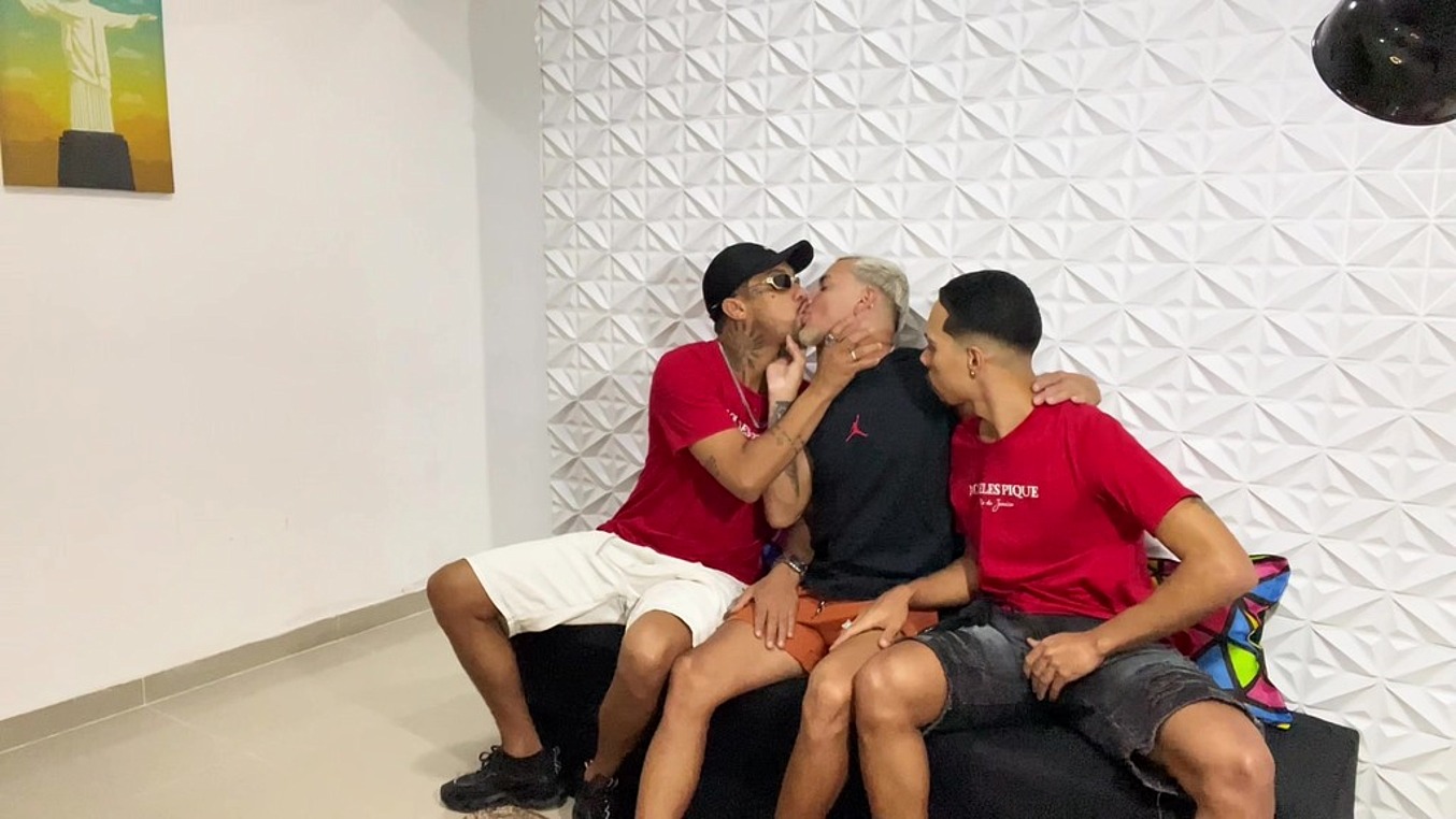 A CASA MAIS QUENTE DO BRASIL E A CASA DO CASALL SAGAZ, SEMPRE TEM PUTARIA E SURUBA, EU E MEUS AMIGOS GOZAMOS MUITO! - CASALL SAGAZ