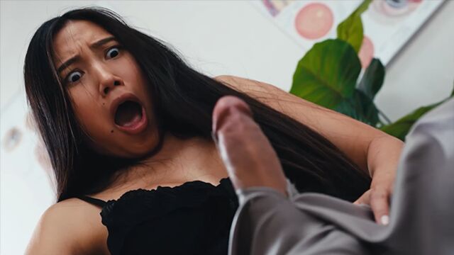 Watch pin-up May Thai