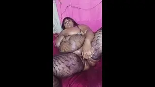 Ebony Fucks her Fat Pussy with Huge White Dildo till she Squirts