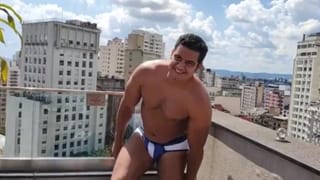 Um Dia De Sol Na Piscina - Pornhub Gay