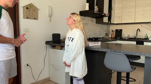 No Money, Pay with Pussy - Pizza Delivery Guy Fucks Hot Girlfriend