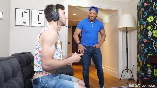 MANROYALE Gamer Twink uses Tight Ass to Tip Delivery Driver - Pornhub Gay