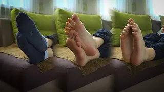 Sexy Teen Amateur Shows off her Bare Soles Foot Fetish