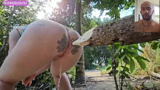 Quando Fasso Xixi no Mato Penso Seriamente Em Enfiar Esta Tora De Madeira no Meu Cu Pois Estava Cosa