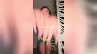  18yo Accidental Pussy Flash on TikTok Live