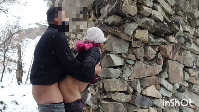 بردمش کوه و بازم یک ساک پر تف با کص داغ و ارضا شدن تو دهنش Fuck Iranian Slutty Girlfriend in the Nature in Snow Weather Cum in her Mouth