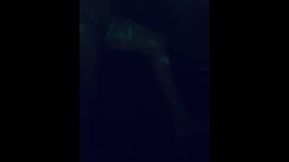 Naliligo Habang may Naka Silip..sige Lang