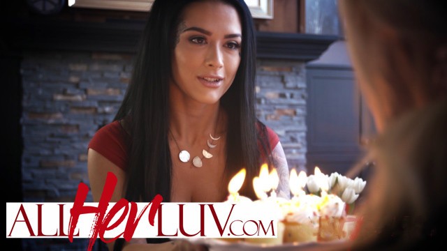Watch cover-girl Katrina Jade and Emma Hix