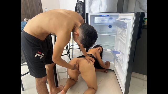 I Convince my Stepbrother to Fuck me in Exchange for Cleaning the Fridge and he Ends up Cumming in my Pussy