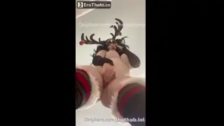 Yummy Kimmy reindeer pussy