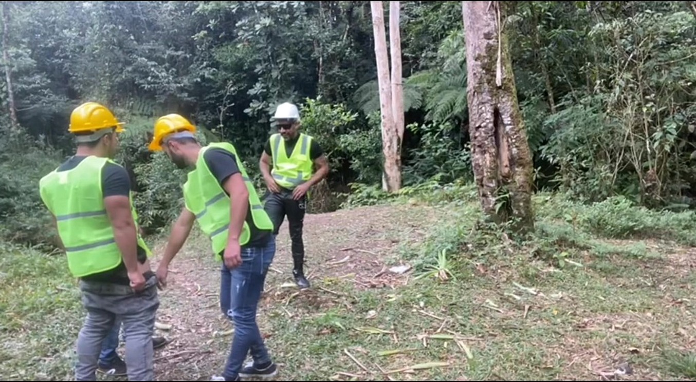 Obra parada, cu arrombado! Operarios meteram pesado em pleno dia do trabalhador. - 01