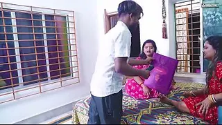 Two Desi & Horny Bhabhi StarSudipa & Mampi Fuck Two Delivery Boy when their Husband Not at Home ( Hindi Audio )